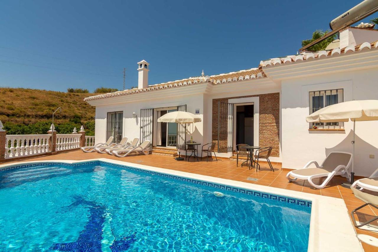 VILLA ANDALUCÍA: cerca de todo, intimidad y espacio Nerja Exterior foto